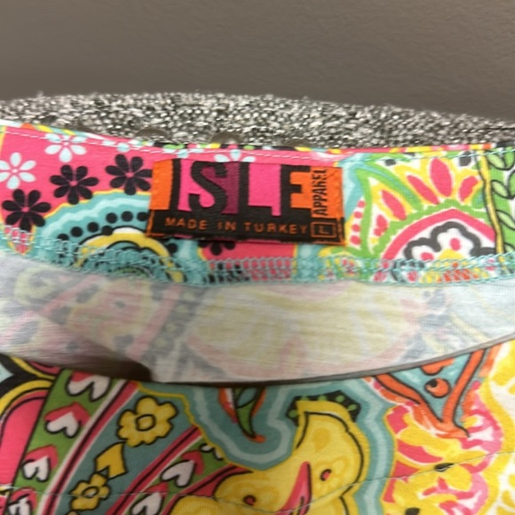 Beautiful pattern Isle dress - Picture 2 of 3